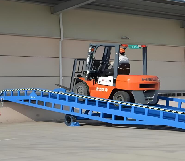 宝清移动式卸货平台（叉车用）